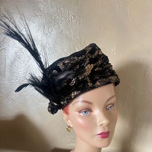 EYECATCHING DESIGNER 1960s' BROCADE RETRO 1920s' HAT + BLACK FEATHERS